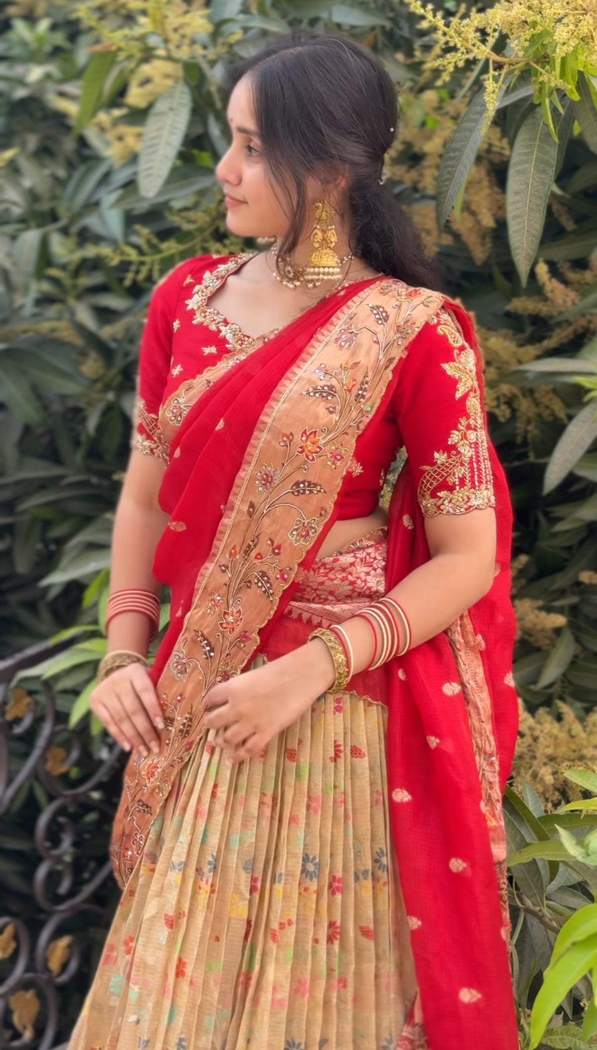 Golden zarikota Lehenga